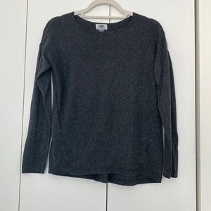 Old Navy. Grey long sleeve loose fit sweater. Light material. Size small.